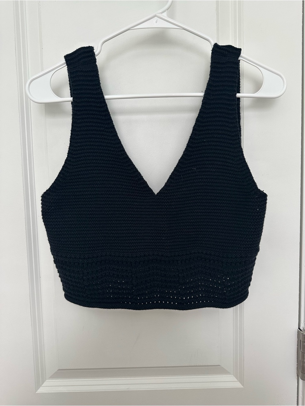 House of Harlow 1960 Black Cropped V-Neck Knit Tank